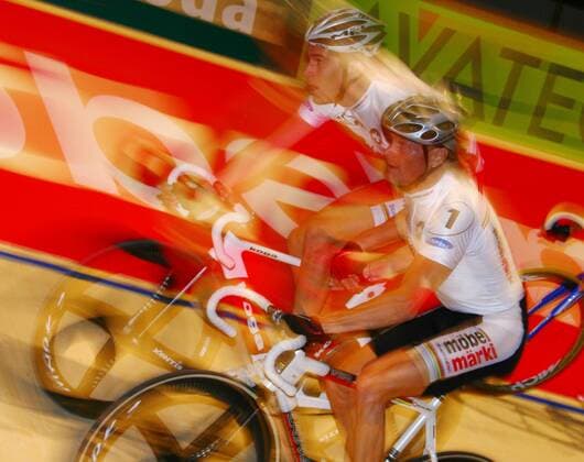 Bruno Risi (vorn) und Franco Marvulli (beide Schweiz) Radsport Herren Zürcher Sechstagerennen 2006, 6 Tage Rennen, Sechs, sixdays, six days, Sechstage, Bahn Halle, Indoor Gruppe Zürich Dynamik, Radsport Herren Zürcher Sechstagerennen 2006, 6 Tage Rennen, Sechs, sixdays, six days, Sechstage, Bahn Halle, Indoor Gruppe Zürich Dynamik,