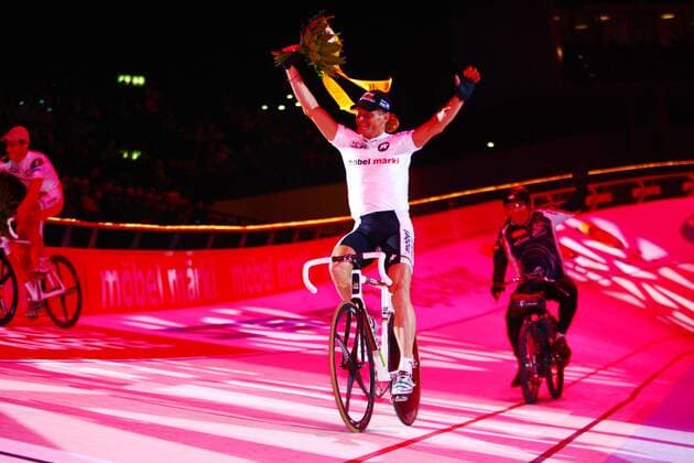 Bruno Risi (Schweiz) - Sieger des Derny Rennens über 75 Runden Radsport Herren Zürcher Sechstagerennen 2006, 6 Tage Rennen, Sechs, sixdays, six days, Sechstage, Bahn Halle, Indoor Totale Zürich Freude, Begeisterung, Radsport Herren Zürcher Sechstagerennen 2006, 6 Tage Rennen, Sechs, sixdays, six days, Sechstage, Bahn Halle, Indoor Totale Zürich Freude, Begeisterung,