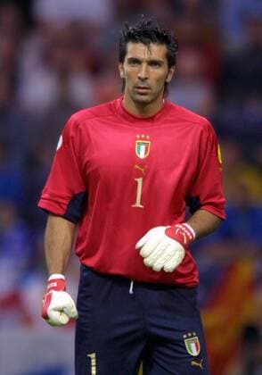 Torwart Gianluigi Buffon (Italien) -  Fußball EM Herren Euro 2004, Nationalteam, Länderspiel, Gruppe C, Nationaltrikot Einzelbild Porto Fußball EM Herren Euro 2004, Nationalteam, Länderspiel, Gruppe C, Nationaltrikot Einzelbild Porto