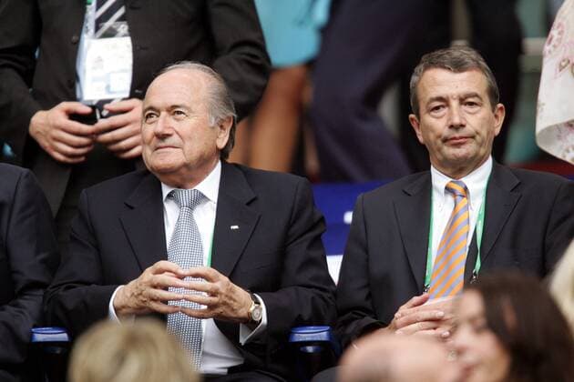 FIFA Präsident Joseph S. Blatter (Schweiz, li.) und OK Vizepräsident Wolfgang Niersbach (Deutschland) - Fußball WM Herren WM 2006, Länderspiel, Zuschauer, Gast, Besucher, Gäste, Publikum, Tribüne, Tribünen Gruppe Hamburg Fußball WM Herren WM 2006, Länderspiel, Zuschauer, Gast, Besucher, Gäste, Publikum, Tribüne, Tribünen Gruppe Hamburg