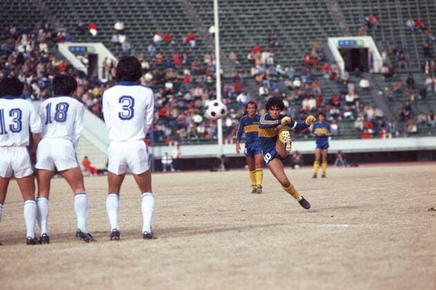 Diego Armando Maradona (Boca Juniors) - Freistoß -  (aflo348) Fußball Herren Testspiel 1982, Test, Japan - Boca Juniors Buenos Aires 0:1 Nationalteam Gruppe Tokyo Dynamik, Fußball Herren Testspiel 1982, Test, Japan - Boca Juniors Buenos Aires 0:1 Nationalteam Gruppe Tokyo Dynamik,