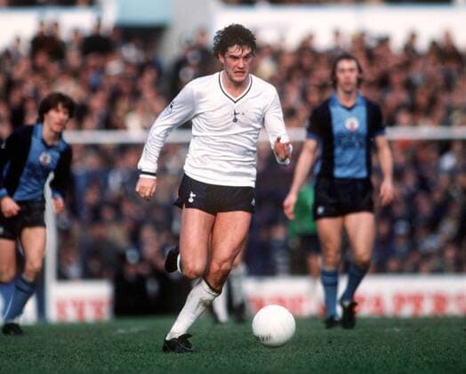 Glenn Hoddle (Tottenham Hotspur, Mitte) am Ball -  Fußball Herren English Football League First Division 1981 1982, One, 1. Englische Liga, Tottenham Hotspurs, Spurs Einzelbild London Dynamik, Fußball Herren English Football League First Division 1981 1982, One, 1. Englische Liga, Tottenham Hotspurs, Spurs Einzelbild London Dynamik,