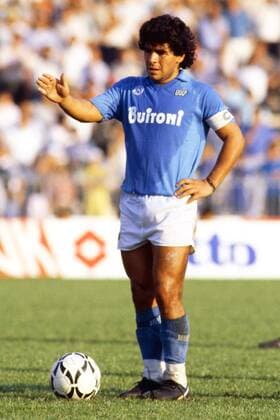 Diego Armando Maradona (Neapel) gibt vor dem Freistoß Anweisungen -  (aflo391) Fußball Herren Serie A 1986 1987, 1. Italienische Liga, SSC Neapel Einzelbild Fußball Herren Serie A 1986 1987, 1. Italienische Liga, SSC Neapel Einzelbild