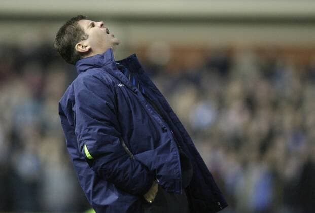Trainer Brian Laws (Sheffield Wednesday) enttäuscht - Fußball Herren English FA Cup 2006 2007, Englischer Pokal, Pokalspiel, Sheffield Wednesday Einzelbild Sheffield Enttäuschung, Verzweiflung, Fußball Herren English FA Cup 2006 2007, Englischer Pokal, Pokalspiel, Sheffield Wednesday Einzelbild Sheffield Enttäuschung, Verzweiflung,