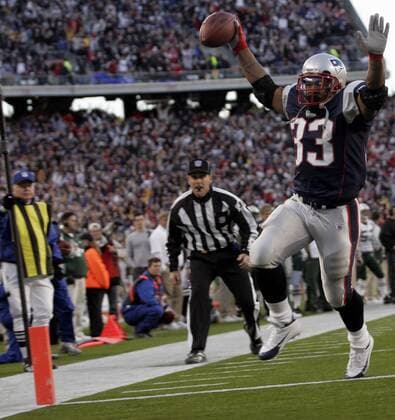 Kevin Faulk (New England Patriots) jubelt über einen Touchdown - (BOS2007010710) American Football Herren NFL Postseason 2006 2007, Playoffs, Playoff, Play Offs, Off, Wildcardgame, Wildcard Game, Wild Card Gruppe Foxboro Freude, American Football Herren NFL Postseason 2006 2007, Playoffs, Playoff, Play Offs, Off, Wildcardgame, Wildcard Game, Wild Card Gruppe Foxboro Freude,