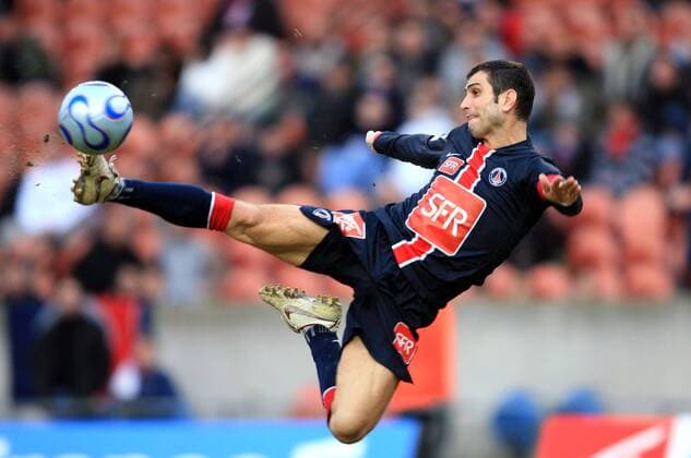 Pauleta (Paris St. Germain) - Seitfallzieher -  (pan18085) Fußball Herren Coupe de France 2006 2007, Französischer Pokal, Pokalspiel, Paris Saint Germain, PSG, Einzelbild Paris Dynamik, Höhe, Fußball Herren Coupe de France 2006 2007, Französischer Pokal, Pokalspiel, Paris Saint Germain, PSG, Einzelbild Paris Dynamik, Höhe,  