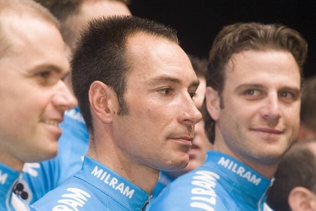 Erik Zabel (Deutschland, Mitte) während der Teamvorstellung neben Alessandro Petacchi (Italien beide Milram, re.) Radsport Herren Straßenradsport 2007, Straße, Rad, Vorstellung, Präsentation, Pressetermin, Vdig Gruppe Bremen Radsport Herren Straßenradsport 2007, Straße, Rad, Vorstellung, Präsentation, Pressetermin, Vdig Gruppe Bremen