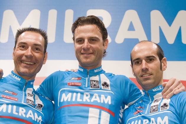 Erik Zabel (Deutschland, li.) während der Teamvorstellung neben Alessandro Petacchi (Italien, Mitte) und Igor Astarloa (Spanien alle Milram) Radsport Herren Straßenradsport 2007, Straße, Rad, Vorstellung, Präsentation, Pressetermin, Vdig Gruppe Bremen Radsport Herren Straßenradsport 2007, Straße, Rad, Vorstellung, Präsentation, Pressetermin, Vdig Gruppe Bremen