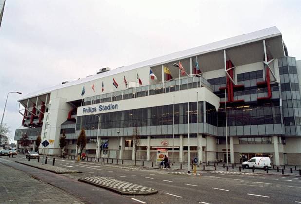 Außenansicht des Philips Stadions, Heimstätte des PSV Eindhoven und Spielstätte der Europameisterschaft 2000 - Fußball Länderspiel Herren EM 2000, Gruppe A, Eredivisie, Ehrendivision, 1. Niederländische Holländische Liga, Vneg Totale Philips Stadion Eindhoven Fußball Länderspiel Herren EM 2000, Gruppe A, Eredivisie, Ehrendivision, 1. Niederländische Holländische Liga, Vneg Totale Philips Stadion Eindhoven