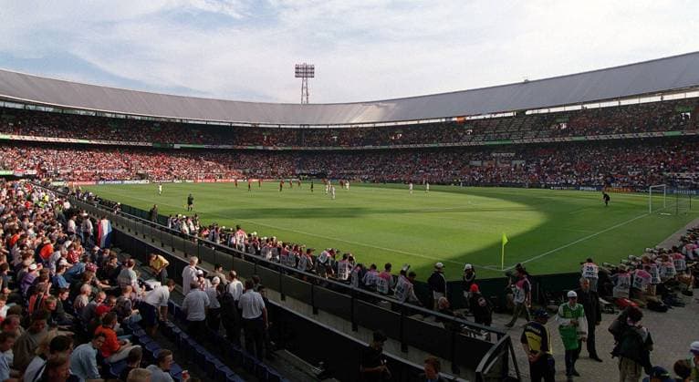 Ausverkauftes De Kuip Stadion in Rotterdam während einer Partie der EM 2000 -  Fußball Länderspiel Herren EM 2000, Gruppe C, Nationalteam,Vneg Totale De Kuip Rotterdam Fußball Länderspiel Herren EM 2000, Gruppe C, Nationalteam,Vneg Totale De Kuip Rotterdam