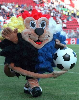 Benelucky, das Maskottchen der Europameisterschaft 2000 -  Fußball Länderspiel Herren EM 2000, Vneg Einzelbild Charleroi Fußball Länderspiel Herren EM 2000, Vneg Einzelbild Charleroi