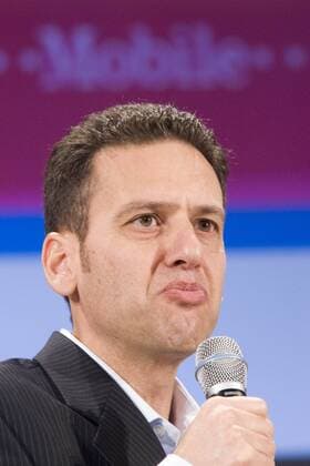 Hamid Akhavan, der Vorstandsvorsitzende T Mobile International, ergreift das Wort Radsport Herren Straßenradsport 2007, Straße, Rad, Vorstellung, Präsentation, Pressetermin, Teampräsentation Porträt Mallorca Radsport Herren Straßenradsport 2007, Straße, Rad, Vorstellung, Präsentation, Pressetermin, Teampräsentation Porträt Mallorca