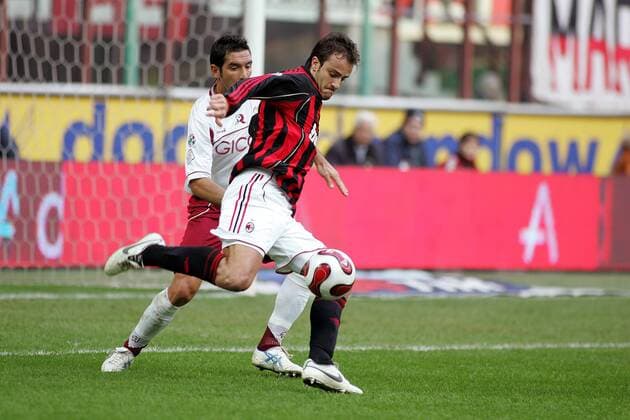 Alberto Gilardino (Milan) im Duell - Fußball Herren Serie A 2006 2007, 1. Italienische Liga, AC Mailand - Reggina Calcio 3:1 Gruppe Mailand Dynamik, Fußball Herren Serie A 2006 2007, 1. Italienische Liga, AC Mailand - Reggina Calcio 3:1 Gruppe Mailand Dynamik,