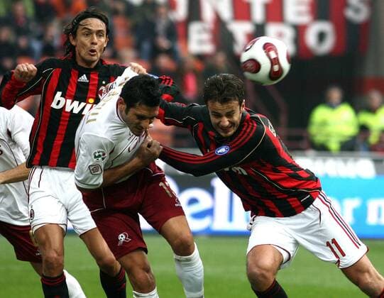 Alessandro Lucarelli (Reggina, Mitte) gegen Alberto Gilardino (re.) und Filippo Inzaghi (beide Milan) -  Fußball Herren Serie A 2006 2007, 1. Italienische Liga, AC Mailand - Reggina Calcio 3:1, Vdig Gruppe Mailand Kampf, Fußball Herren Serie A 2006 2007, 1. Italienische Liga, AC Mailand - Reggina Calcio 3:1, Vdig Gruppe Mailand Kampf,
