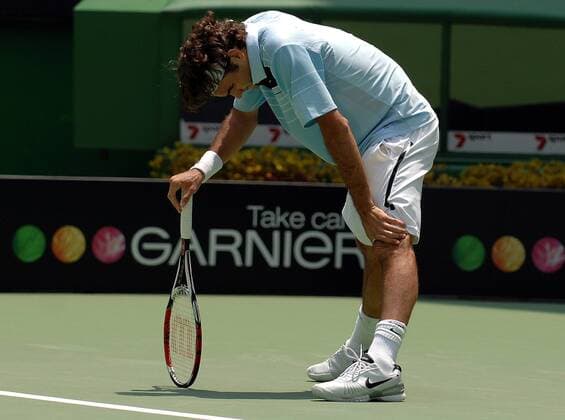 Roger Federer (Schweiz) erschöpft -  Tennis Herren Australian Open 2007, Grand Slam, ATP Tour Einzelbild Melbourne Tennis Herren Australian Open 2007, Grand Slam, ATP Tour Einzelbild Melbourne