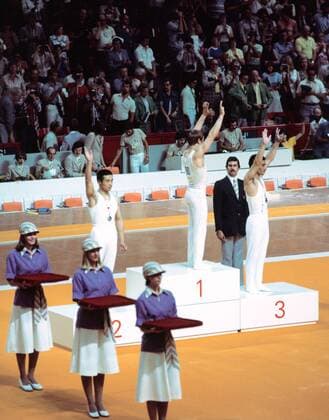 Siegerehrung bei Olympia 1976 in Montreal, v.re.: Mitsuo Tsukahara (Japan), Olympiasieger Nikolai Andrianov (Sowjetunion), Sawao Kato (Japan) -  (aflo348) Turnen OS Sommer Herren Olympische Spiele 1976, Sommerspiele, Nationaltrikot, Kunstturnen, Geräteturnen Totale Montreal Turnen OS Sommer Herren Olympische Spiele 1976, Sommerspiele, Nationaltrikot, Kunstturnen, Geräteturnen Totale Montreal