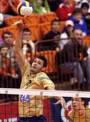 Lukas Divis (Friedrichshafen) am Ball -  Volleyball EC 1 Herren Champions League 2006 2007, VfB Friedrichshafen Einzelbild Novi Sad Dynamik, Volleyball EC 1 Herren Champions League 2006 2007, VfB Friedrichshafen Einzelbild Novi Sad Dynamik,