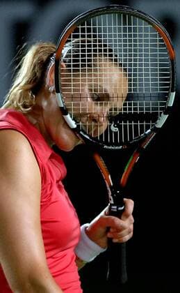 Nadia Petrova (Rußland) beißt vor Wut in den Schläger -  Tennis Damen Australian Open 2007, Grand Slam, WTA Tour, Einzelbild Melbourne Enttäuschung, Tennis Damen Australian Open 2007, Grand Slam, WTA Tour, Einzelbild Melbourne Enttäuschung,