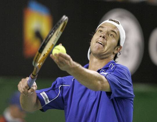 Richard Gasquet (Frankreich) - Aufschlag Tennis Herren Australian Open 2007, Grand Slam, ATP Tour Einzelbild Melbourne Tennis Herren Australian Open 2007, Grand Slam, ATP Tour Einzelbild Melbourne