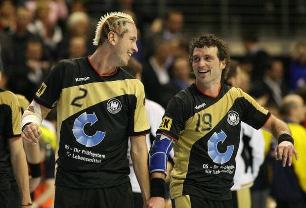 Pascal Hens (li.) und Florian Kehrmann (beide Deutschland) gut gelaunt Handball WM Herren Weltmeisterschaft 2007, Länderspiel, Nationalteam, Nationaltrikot, Eröffnungsspiel Gruppe Berlin Freude, Handball WM Herren Weltmeisterschaft 2007, Länderspiel, Nationalteam, Nationaltrikot, Eröffnungsspiel Gruppe Berlin Freude,