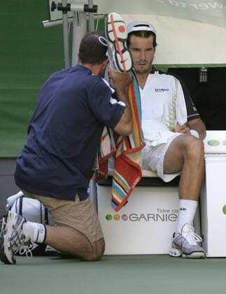 Thomas Haas (Deutschland) wird behandelt Tennis Herren Australian Open 2007, Grand Slam, ATP Tour Gruppe Melbourne Tennis Herren Australian Open 2007, Grand Slam, ATP Tour Gruppe Melbourne