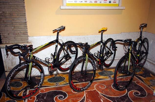 Colnago Rennräder des Team Tinkoff Credit Systems -  Radsport Herren Straßenradsport 2007, Straße, Rad, Vorstellung, Präsentation, Pressetermin, Vdig Gruppe Rom Radsport Herren Straßenradsport 2007, Straße, Rad, Vorstellung, Präsentation, Pressetermin, Vdig Gruppe Rom