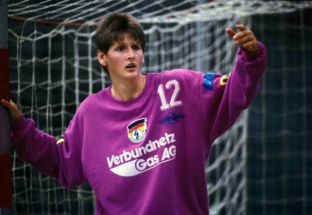 Frühere Handball-Nationaltorhüterin Sabine Bothe gestorben Torfrau Sabine Adamik (Deutschland) Handball Länderspiel Damen EM 1994, Nationalteam, Nationaltrikot, Vdia Einzelbild Aufnahmedatum geschätzt Handball Länderspiel Damen EM 1994, Nationalteam, Nationaltrikot, Vdia Einzelbild Aufnahmedatum geschätzt