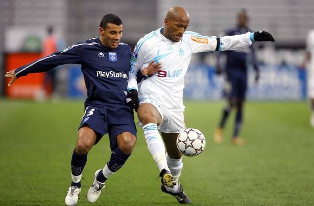 Toifilou Maoulida (Marseille, re.) gegen Jean Sebastien Jaures (Auxerre) -  (pan18379) Fußball Herren Ligue 1 2006 2007, 1. Französische Liga, Olympique de Marseille - AJ Auxerre 3:1, OM Gruppe Marseille Fußball Herren Ligue 1 2006 2007, 1. Französische Liga, Olympique de Marseille - AJ Auxerre 3:1, OM Gruppe Marseille  