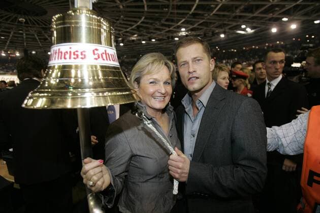 Schauspieler Til Schweiger mit Dagmar Seesing, Frau von Heinz Seesing (alle Deutschland) - Veranstalter des Berliner Sechstagerennens 2007, an der Ringglocke Radsport Herren Berliner 6 Tage Rennen 2007, Sechstagerennen, Sechstage, Sechs, Sixdays, six days, Vdig Gruppe Berlin Radsport Herren Berliner 6 Tage Rennen 2007, Sechstagerennen, Sechstage, Sechs, Sixdays, six days, Vdig Gruppe Berlin