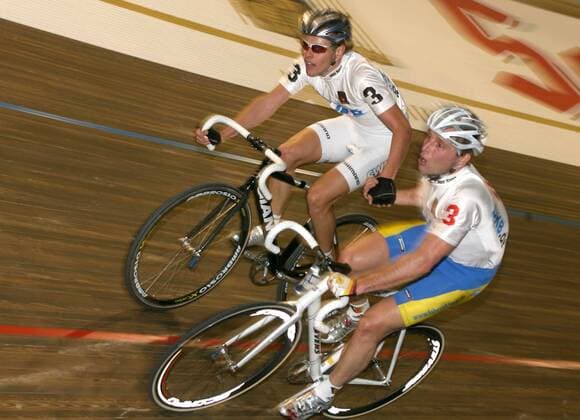 Leif Lampater (li.) übergibt an Guido Fulst (beide Deutschland) Radsport Herren 96. Berliner Tage Rennen 2007, Sechstagerennen, Sechstage, Sechs, Sixdays, six days, Vdig Gruppe Berlin Radsport Herren 96. Berliner Tage Rennen 2007, Sechstagerennen, Sechstage, Sechs, Sixdays, six days, Vdig Gruppe Berlin