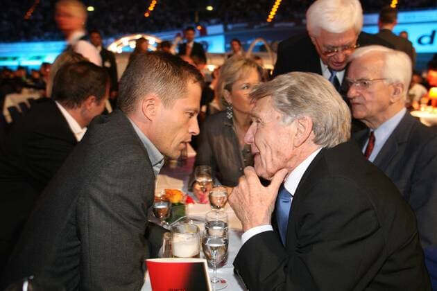 Schauspieler Til Schweiger (li.) im Gespräch mit Otto Ziege, Sportdirektor des Berliner Sechs Tage Rennens 2007, re. Bundespräsident a. D. Richard von Weizsäcker (alle Deutschland CDU) Radsport Herren 96. Berliner 6 Tage Rennen 2007, Sechstagerennen, Sechstage, Sechs, Sixdays, six days, Vdig Gruppe Berlin Radsport Herren 96. Berliner 6 Tage Rennen 2007, Sechstagerennen, Sechstage, Sechs, Sixdays, six days, Vdig Gruppe Berlin