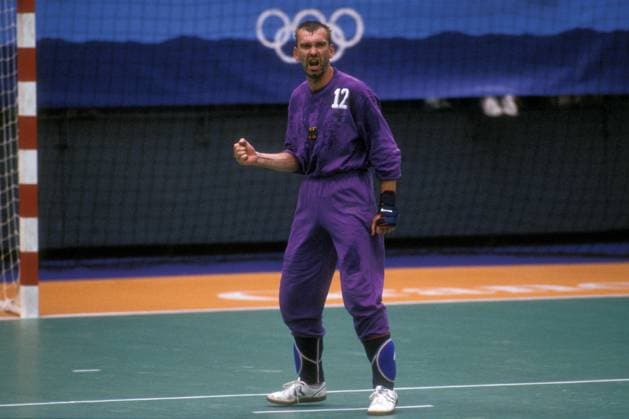 Torwart Andreas Thiel (Deutschland) - Torjubel im Zeichen der Olympische Ringe Handball OS Sommer Herren Olympische Spiele Barcelona 1992, Sommerspiele, Nationalteam, Nationaltrikot, Länderspiel, Vdia Einzelbild Granollers Freude, Begeisterung, Handball OS Sommer Herren Olympische Spiele Barcelona 1992, Sommerspiele, Nationalteam, Nationaltrikot, Länderspiel, Vdia Einzelbild Granollers Freude, Begeisterung,