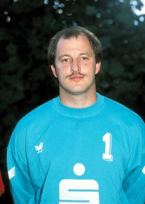 Torwart Stefan Hecker (TUSEM Essen) Handball 1. BL Herren Saison 1990 1991, TUSEM Essen, Vorstellung, Präsentation, Pressetermin, Porträttermin Porträt Aufnahmedatum geschätzt Essen Handball 1. BL Herren Saison 1990 1991, TUSEM Essen, Vorstellung, Präsentation, Pressetermin, Porträttermin Porträt Aufnahmedatum geschätzt Essen