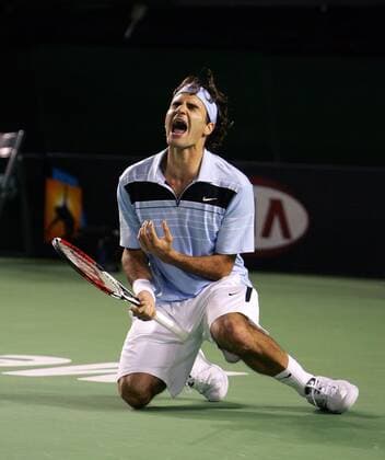 Roger Federer (Schweiz) wirft sich nach seinem Sieg bei den Australian Open 2007 schreiend auf den Boden Tennis Herren Australian Open 2007, ATP Tour, Grand Slam, Finale, Endspiel Einzelbild Melbourne Glück, Freude, Begeisterung, Tennis Herren Australian Open 2007, ATP Tour, Grand Slam, Finale, Endspiel Einzelbild Melbourne Glück, Freude, Begeisterung,