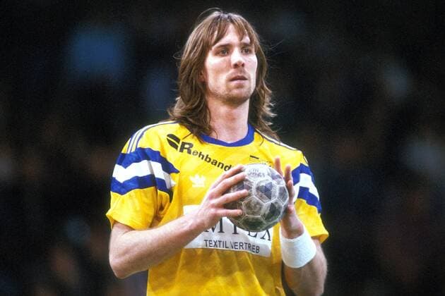 Staffan Olsson (Schweden) am Ball Handball Länderspiel Herren Supercup 1993, Super Cup, Nationalteam, Nationaltrikot, Vdia Einzelbild Aufnahmedatum geschätzt Handball Länderspiel Herren Supercup 1993, Super Cup, Nationalteam, Nationaltrikot, Vdia Einzelbild Aufnahmedatum geschätzt