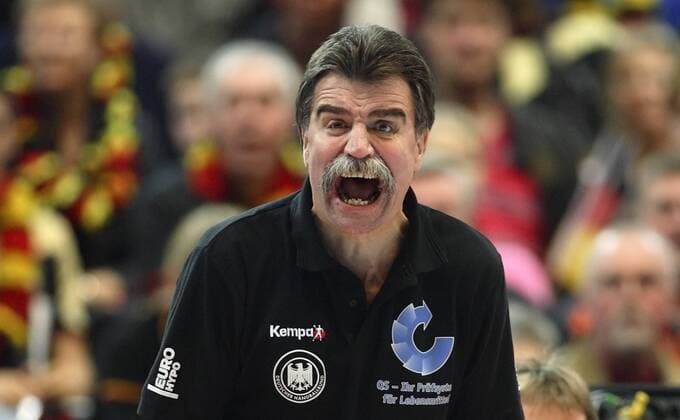 Bundestrainer Heiner Brand (Deutschland) wütend Handball WM Herren WM 2007, Länderspiel, Nationalteam, Hauptrunde, Gruppe I Einzelbild Dortmund Wut, Enttäuschung, Verzweiflung Handball WM Herren WM 2007, Länderspiel, Nationalteam, Hauptrunde, Gruppe I Einzelbild Dortmund Wut, Enttäuschung, Verzweiflung