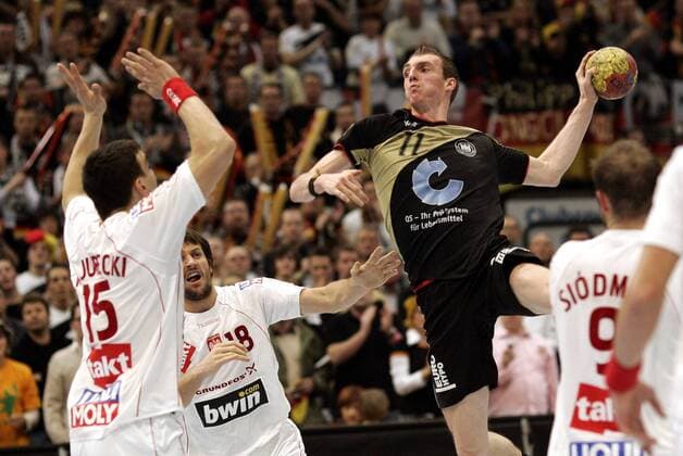 Holger Glandorf (Deutschland, re.) am Ball Handball WM Herren WM 2007, Länderspiel, Nationalteam, Nationaltrikot, Finale, Endspiel, Deutschland - Polen 29:24 Gruppe Köln Dynamik, Handball WM Herren WM 2007, Länderspiel, Nationalteam, Nationaltrikot, Finale, Endspiel, Deutschland - Polen 29:24 Gruppe Köln Dynamik,