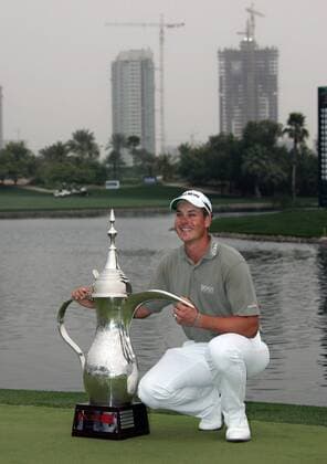 Henrik Stenson (Schweden) gewinnt die Dubai Desert Classics 2007 und präsentiert seine Trophäe -  (DUB2007020401) Golf Herren Dubai Desert Classic 2007, Classics, PGA European Tour Einzelbild Dubai Freude, Golf Herren Dubai Desert Classic 2007, Classics, PGA European Tour Einzelbild Dubai Freude,