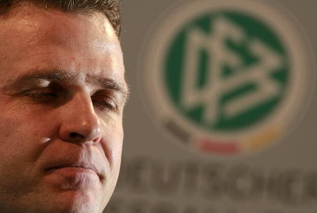 Teammanager Oliver Bierhoff (Deutschland) verdreht die Augen Fußball Herren Nationalteam 2007, Pressekonferenz, PK, Pressetermin, Porträt Düsseldorf Fußball Herren Nationalteam 2007, Pressekonferenz, PK, Pressetermin, Porträt Düsseldorf