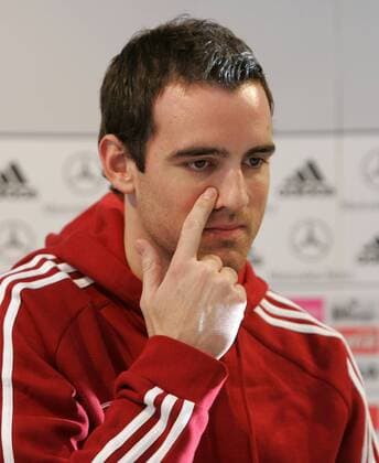 Christoph Metzelder (Deutschland) nachdenklich Fußball Herren Nationalteam 2007, Pressekonferenz, PK, Pressetermin, Porträt Düsseldorf Nachdenklichkeit, Fußball Herren Nationalteam 2007, Pressekonferenz, PK, Pressetermin, Porträt Düsseldorf Nachdenklichkeit,
