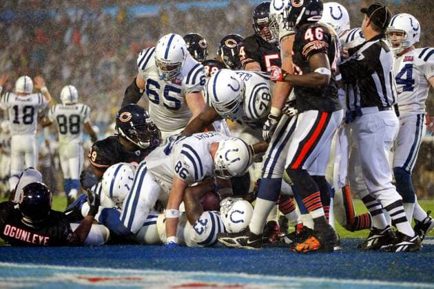 Dominic Rhodes (Indianapolis Colts, Mitte u.) hat die Endzone mit Ball erreicht -  (pan18561) American Football Herren 41. NFL Superbowl 2006 2007, Super Bowl XLI, Finale, Endspiel Gruppe Miami Freude, Begeisterung, American Football Herren 41. NFL Superbowl 2006 2007, Super Bowl XLI, Finale, Endspiel Gruppe Miami Freude, Begeisterung,  