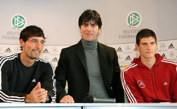 Pressekonferenz Deutschland, v.li.: Kevin Kuranyi, Bundestrainer Joachim Löw und Mario Gomez Fußball Herren Nationalteam 2007, Pressekonferenz, PK, Pressetermin Gruppe Düsseldorf Fußball Herren Nationalteam 2007, Pressekonferenz, PK, Pressetermin Gruppe Düsseldorf