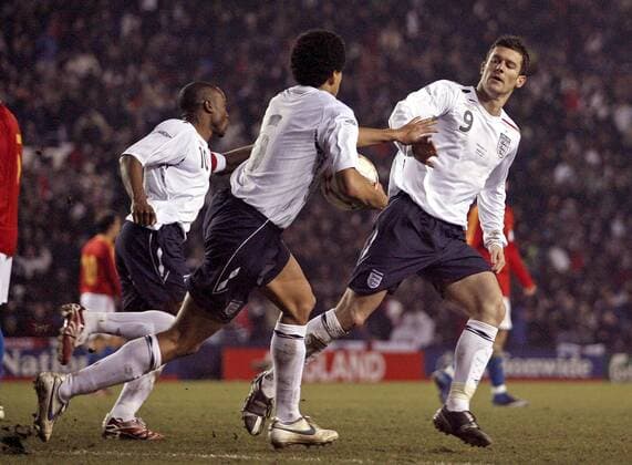 David Nugent (re.) jubelt mit Curtis Davies (Mitte) und Nigel Reo Coker (alle England U21) - EDITORIAL USE ONLY. No use with unauthorised audio, video, data, fixture lists, club league logos or live services. Online in-match use limited to 120 images, no video emulation. No use in betting, games or single club league player publications. Fußball Länderspiel Herren U 21 Freundschaftsspiel 2007, Test, Testspiel, Nationalmannschaft, Nationalteam, Nationaltrikot Gruppe Derby Freude, Fußball Länderspiel Herren U 21 Freundschaftsspiel 2007, Test, Testspiel, Nationalmannschaft, Nationalteam, Nationaltrikot Gruppe Derby Freude,