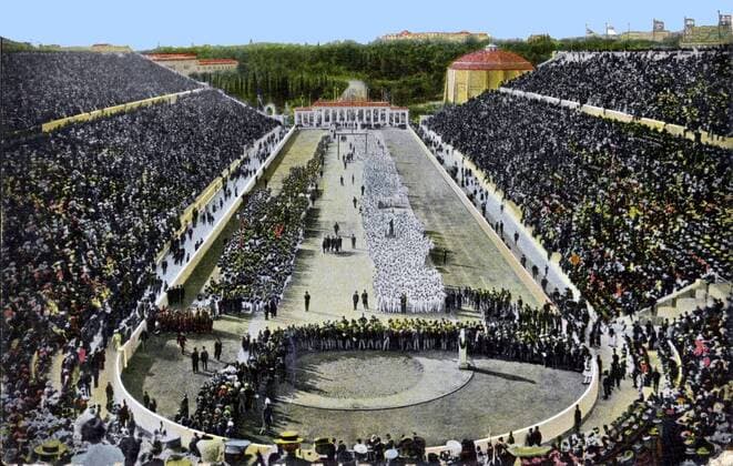 Das ausverkaufte Panathinaikos Stadion in Athen während der Eröffnungsfeier der ersten neuzeitlichen Sommerspiele 1896 -  Leichtathletik OS Sommer Herren Olympische Spiele 1896, Sommerspiele, Eröffnung, Eröffnungsfeier, Feier, Zeremonie, Vneg Totale Panathinaikon Panathinaiko Kallimarmaron Athen Leichtathletik OS Sommer Herren Olympische Spiele 1896, Sommerspiele, Eröffnung, Eröffnungsfeier, Feier, Zeremonie, Vneg Totale Panathinaikon Panathinaiko Kallimarmaron Athen