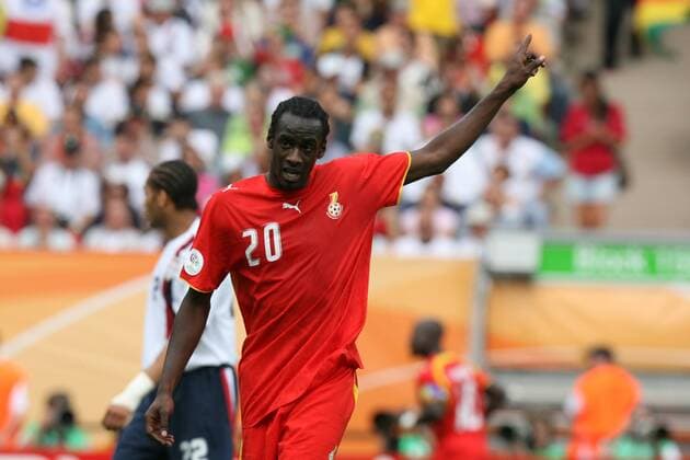 Otto Addo (Ghana) gibt die Richtung an - Fußball WM Herren WM 2006, Länderspiel, Nationalteam, Gruppe E, Nationaltrikot Einzelbild Nürnberg Dynamik, Fußball WM Herren WM 2006, Länderspiel, Nationalteam, Gruppe E, Nationaltrikot Einzelbild Nürnberg Dynamik,