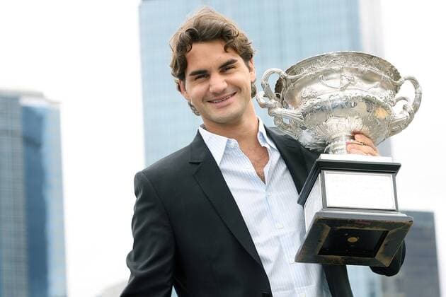 Roger Federer (Schweiz), Sieger der Australian Open 2007, mit seinem Pokal Tennis Herren Australian Open 2007, Grand Slam, ATP Tour, Shooting, Fotoshooting, Fototermin Einzelbild Melbourne Freude, Tennis Herren Australian Open 2007, Grand Slam, ATP Tour, Shooting, Fotoshooting, Fototermin Einzelbild Melbourne Freude,