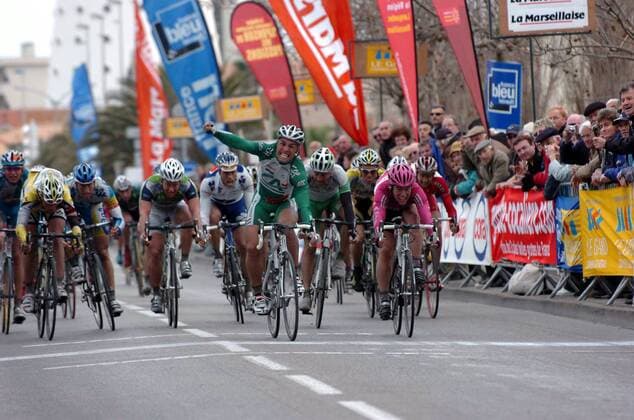 Angelo Furlan (Italien Credit Agricole, Mitte) gewinnt die erste Etappe der Etoile de Besseges 2007 - Radsport Herren Etoile de Besseges 2007, Straßenradsport, Straße, Rad Totale 1. Etappe: Pezenas - Palavats les Flots Begeisterung, Freude, Radsport Herren Etoile de Besseges 2007, Straßenradsport, Straße, Rad Totale 1. Etappe: Pezenas - Palavats les Flots Begeisterung, Freude,