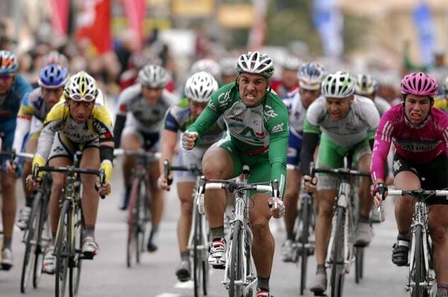 Angelo Furlan (Italien Credit Agricole, Mitte) gewinnt die erste Etappe der Etoile de Besseges 2007 - Radsport Herren Etoile de Besseges 2007, Straßenradsport, Straße, Rad Gruppe 1. Etappe: Pezenas - Palavats les Flots Begeisterung, Freude, Radsport Herren Etoile de Besseges 2007, Straßenradsport, Straße, Rad Gruppe 1. Etappe: Pezenas - Palavats les Flots Begeisterung, Freude,