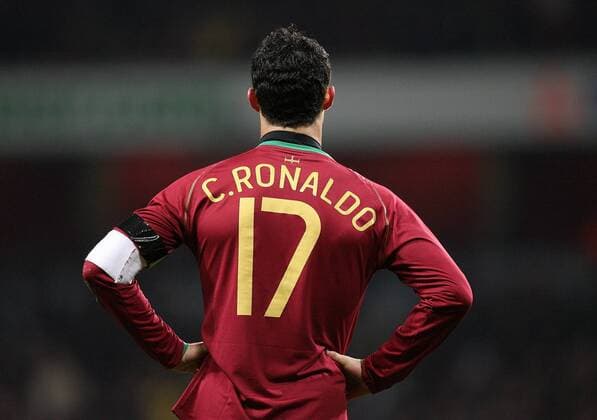 Cristiano Ronaldo (Portugal) - Fußball Länderspiel Herren Freundschaftsspiel 2007, Test, Testspiel, Nationalmannschaft, Nationalteam, Nationaltrikot Einzelbild London Fußball Länderspiel Herren Freundschaftsspiel 2007, Test, Testspiel, Nationalmannschaft, Nationalteam, Nationaltrikot Einzelbild London