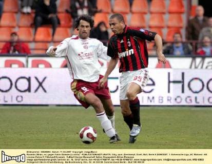 Ronaldo (Milan, re.) gegen Fabio Galante (Livorno) - Fußball Herren Serie A 2006 2007, 1. Italienische Liga, AC Mailand - AS Livorno Calcio 2:1 Gruppe Mailand Dynamik, Fußball Herren Serie A 2006 2007, 1. Italienische Liga, AC Mailand - AS Livorno Calcio 2:1 Gruppe Mailand Dynamik,